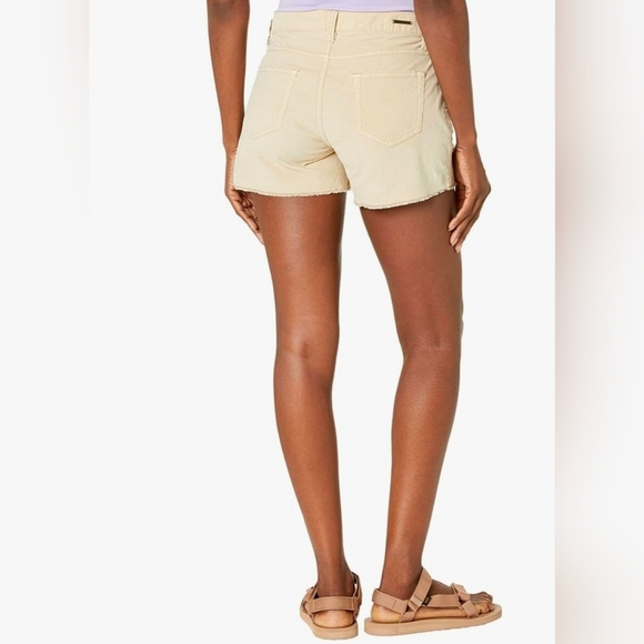 Size 10 Carve Designs Oahu 4" Shorts Dogwood Pale Yellow Color With Pockets - Picture 2 of 4